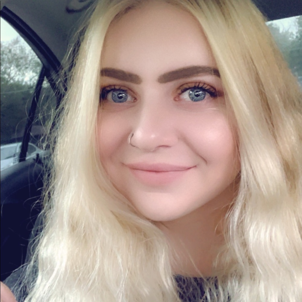 Meet your Posher, Michaela